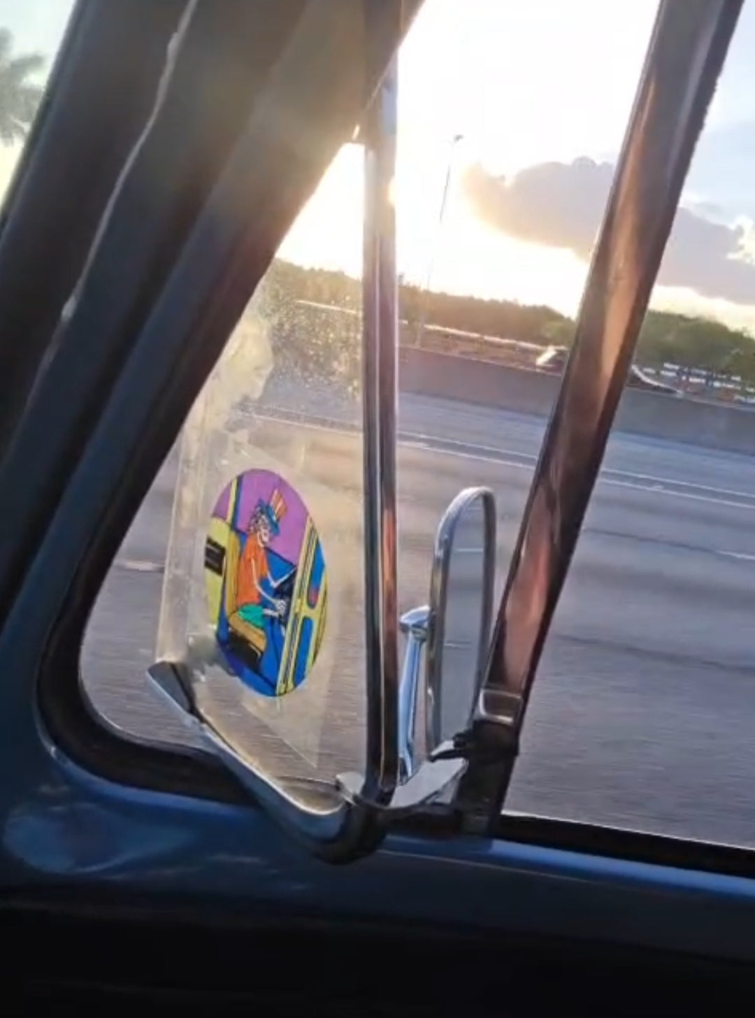 Salty Dub vent window clips (pair)